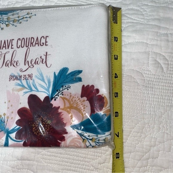 NWT- (in)courage Floral PSALM 31.24 Zipper Pouch - Picture 3 of 5